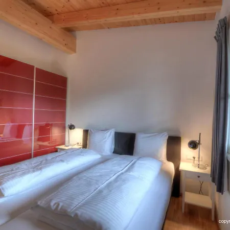 & Golf By アパート *